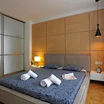 Lovely 2 Bedroom Apartment Near Old Town